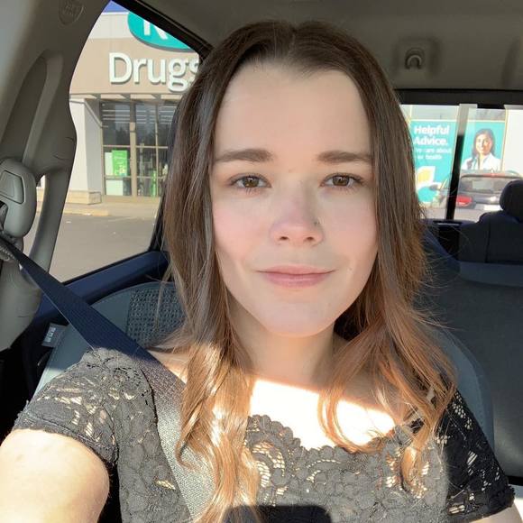 Meet your Posher, Aly - Picture 1 of 1